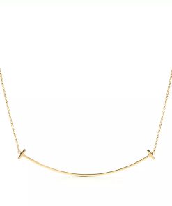 Smile Pendant in Yellow Gold, Small